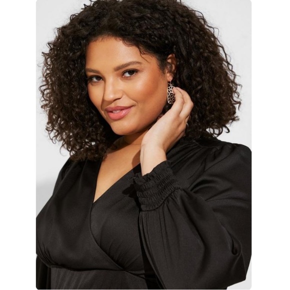 TORRID NWT Satin Surplice Tie Cut Out Back Long Sleeve Blouse - Picture 4 of 5